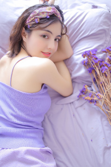 在厨房里面插秧